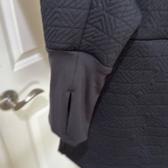 Athleta Jacquard Elevation Pullover Funnel Neck Quilted Black Sweatshirt Medium - Picture 7 of 9